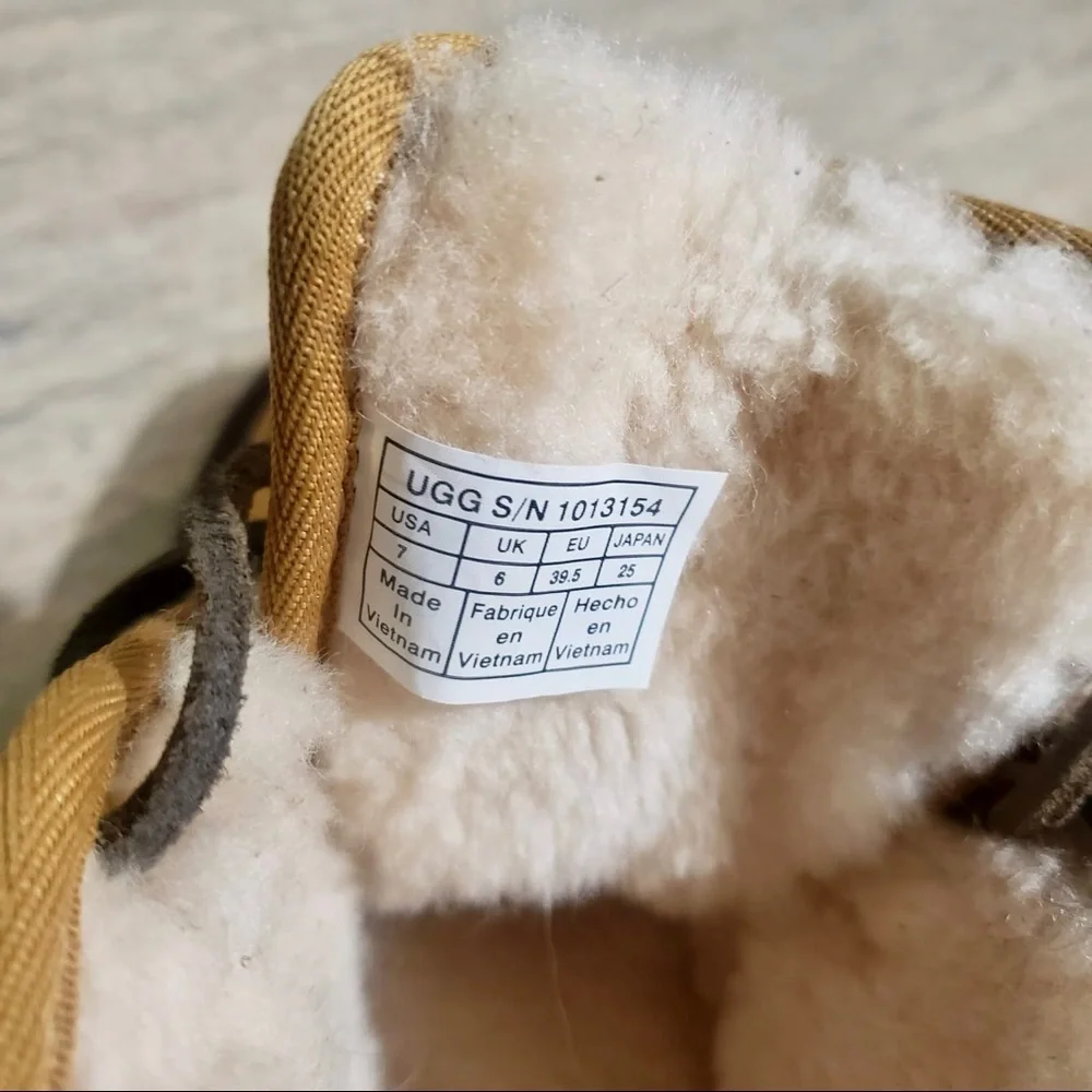 NWOB UGG Neumel Chestnut Chukka boots S/N 1013154 - Picture 8 of 11